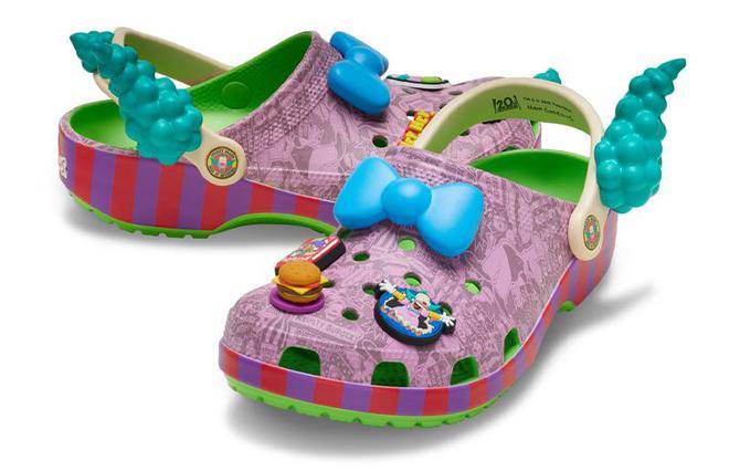 、On 和 LOEWE 的 2025 春夏联名发布OG真人每周鞋报：Crocs 携手《辛普森一家》(图5)
